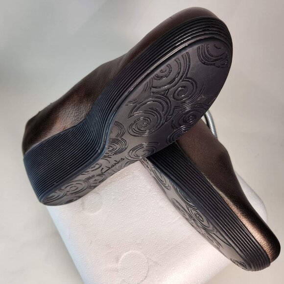 Clarks Metallic bronze Sz 7 Slip-ons - Picture 6 of 8